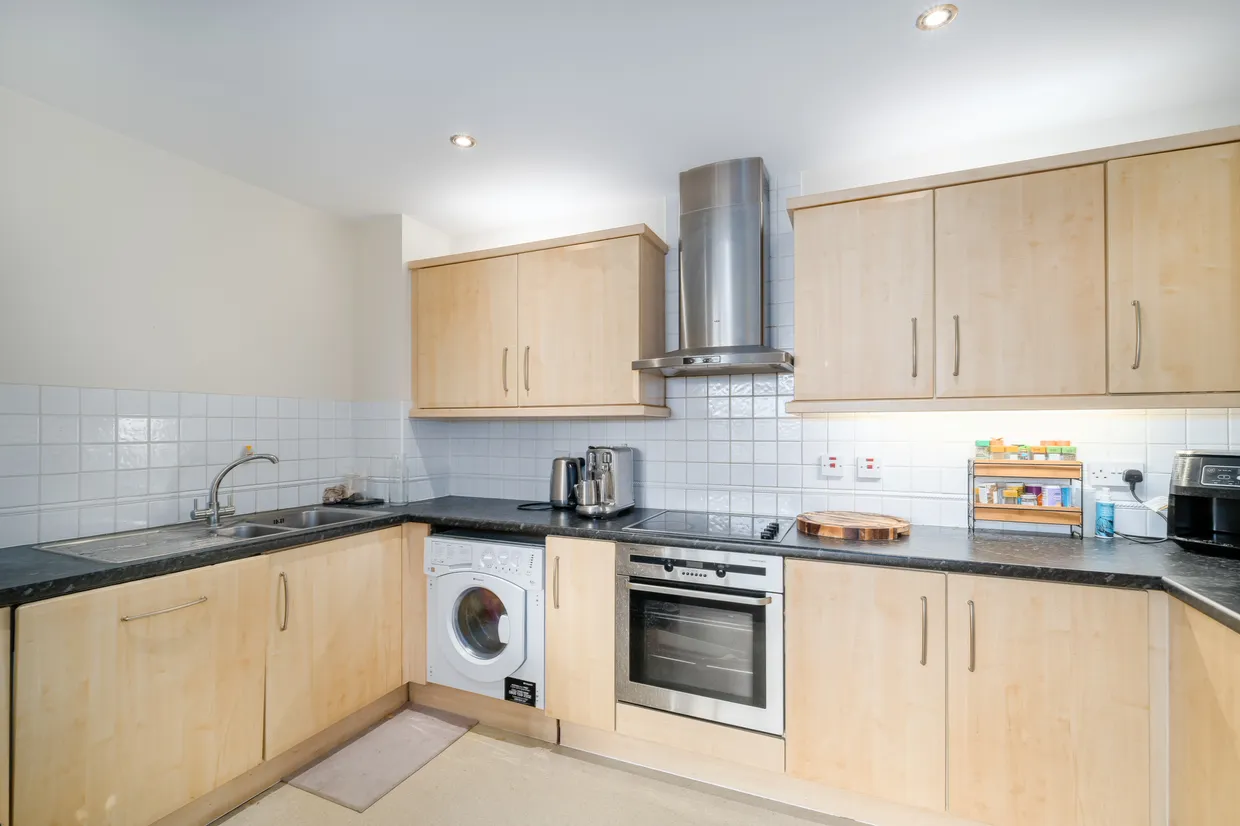 Boardwalk Place, London, E14 photo 15