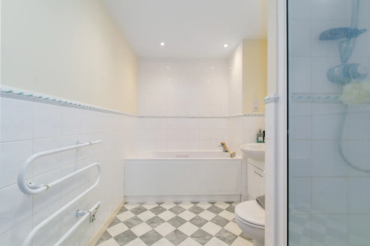 Boardwalk Place, London, E14 photo 17