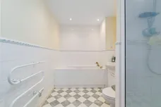 Boardwalk Place, London, E14 photo 17