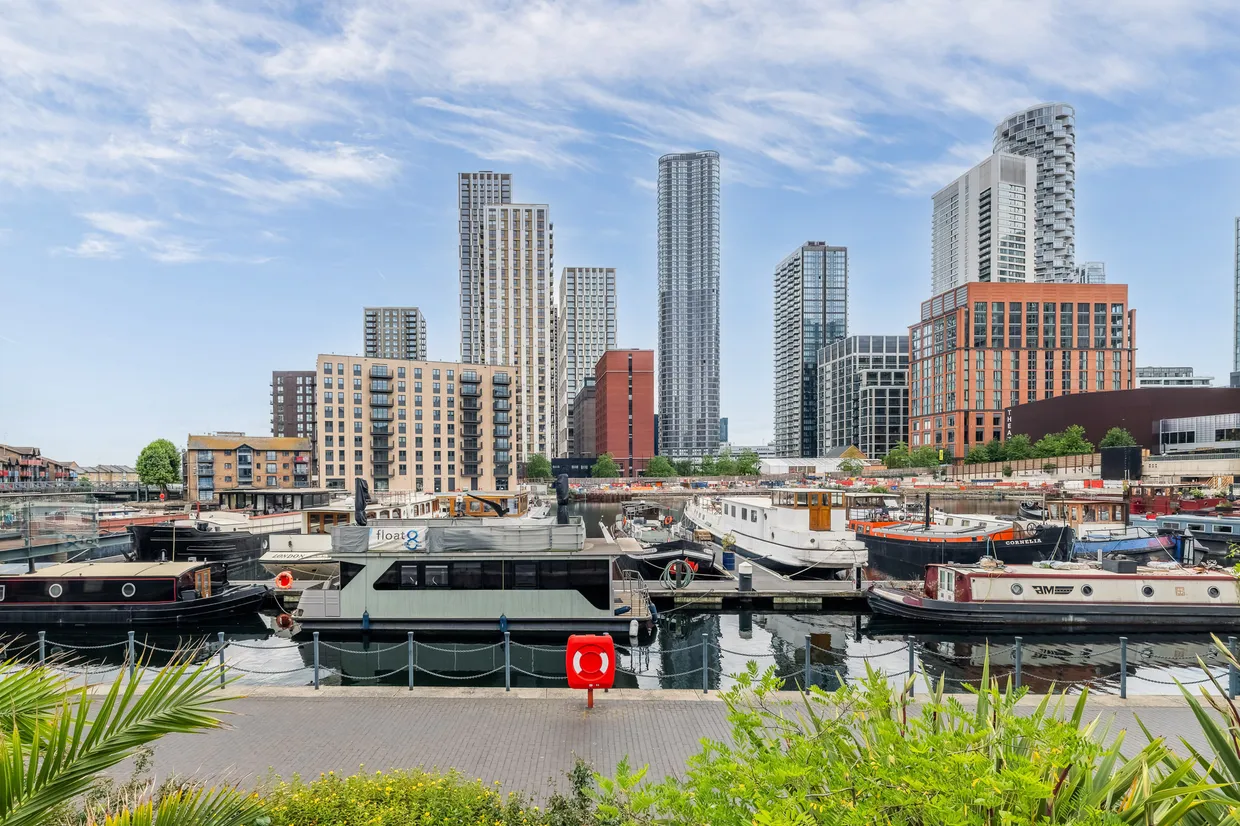 Boardwalk Place, London, E14 photo 20
