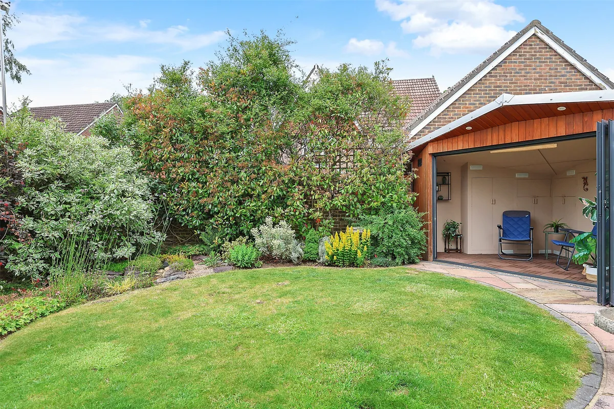 Furze Close, Horley, Surrey, RH6