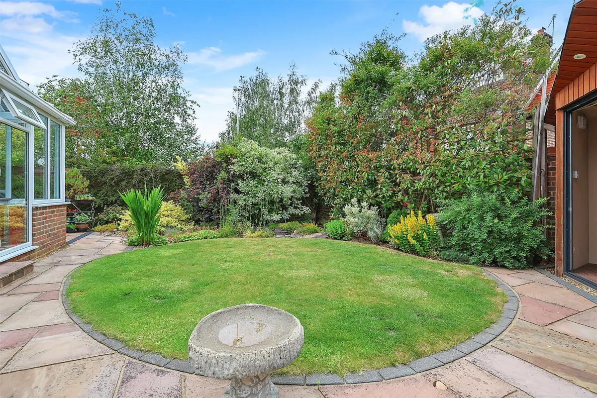 Furze Close, Horley, Surrey, RH6