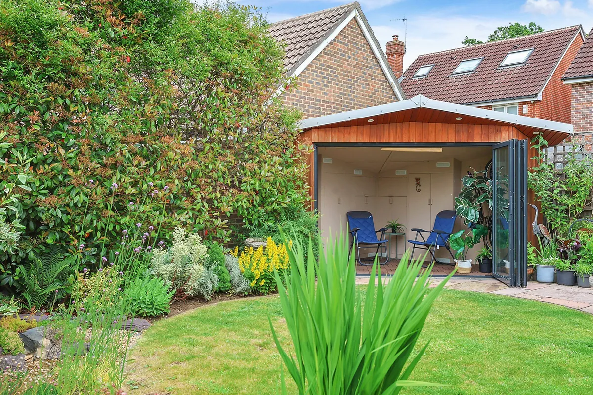 Furze Close, Horley, Surrey, RH6