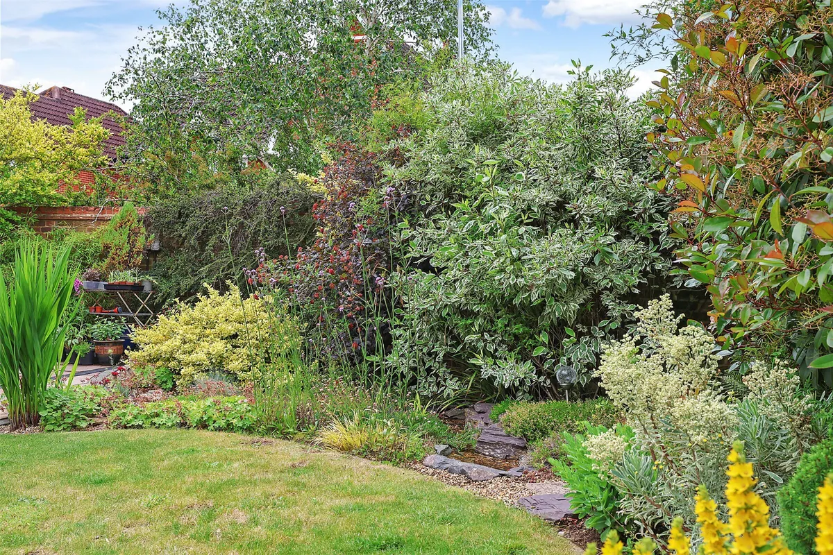Furze Close, Horley, Surrey, RH6