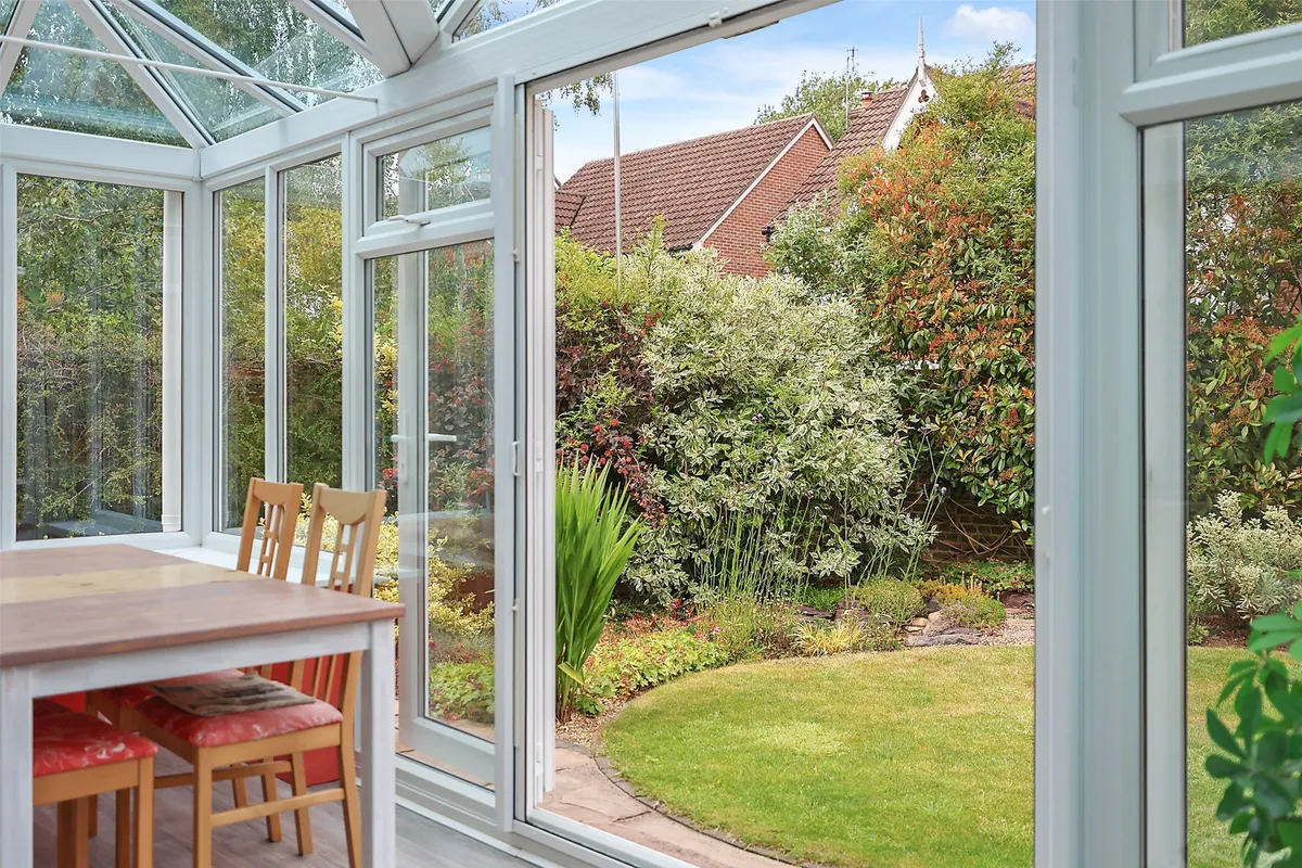 Furze Close, Horley, Surrey, RH6