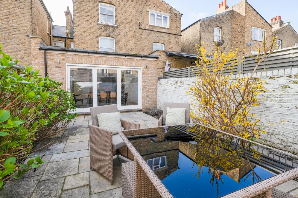 Wandsworth Bridge Road, London, SW6 photo 3