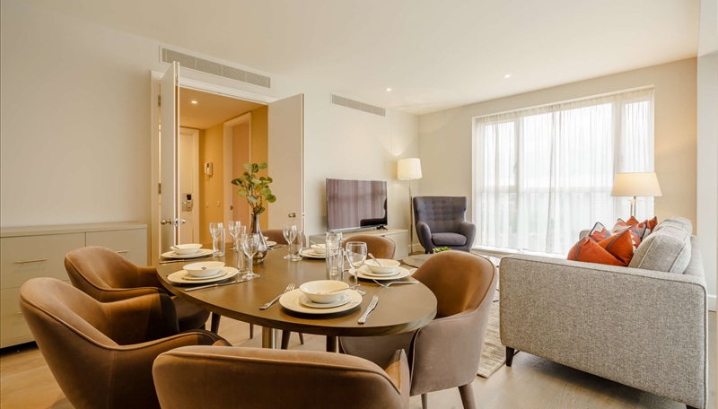 Luxury Two Bedroom Apartment To Let  Skyline Views & Balcony  E14 Image 4