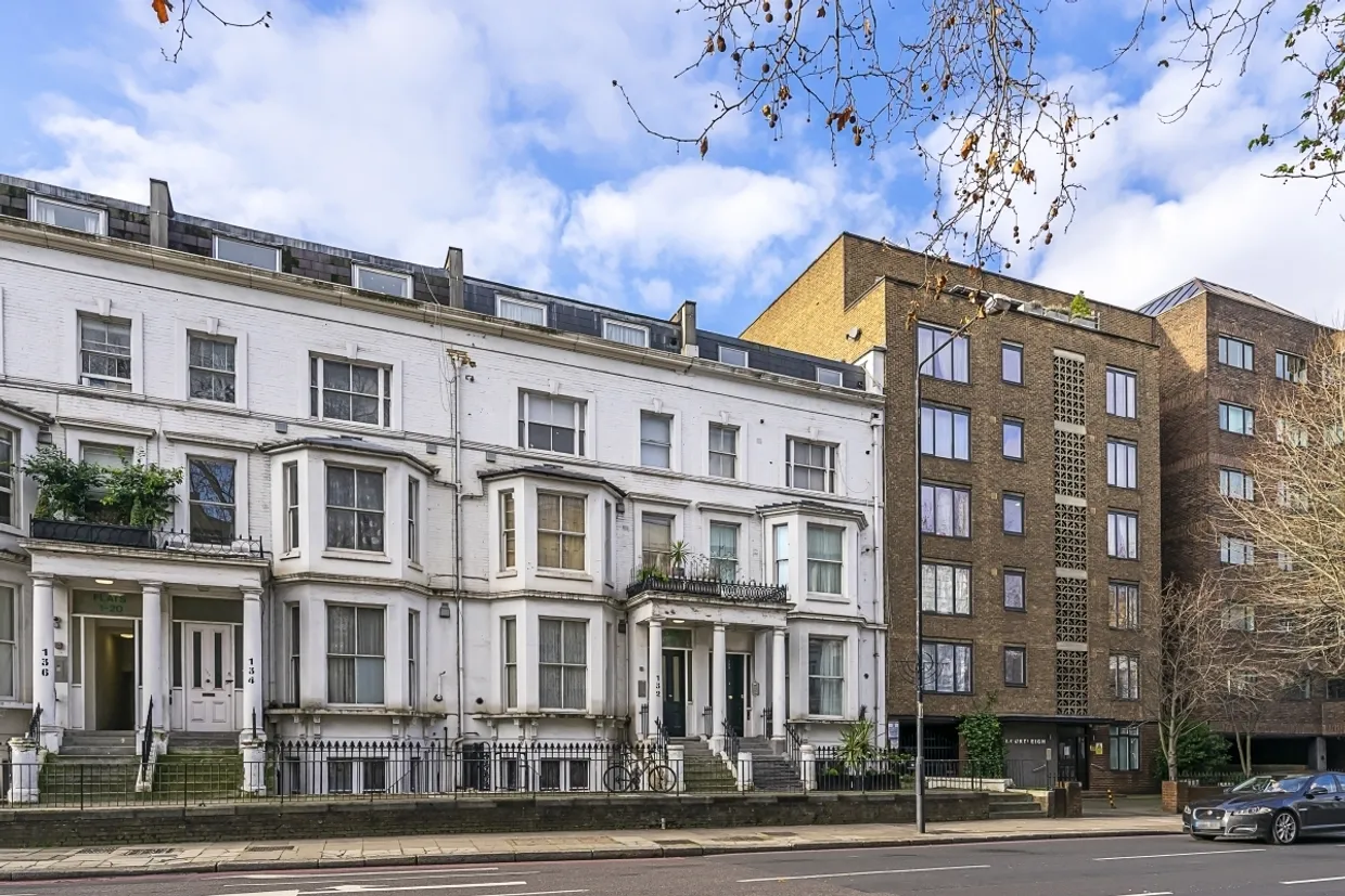 Earls Court Road London W8 photo 3