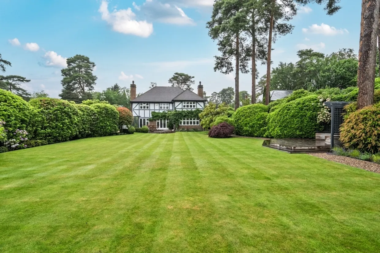 Brock Way, Virginia Water GU25 photo 4