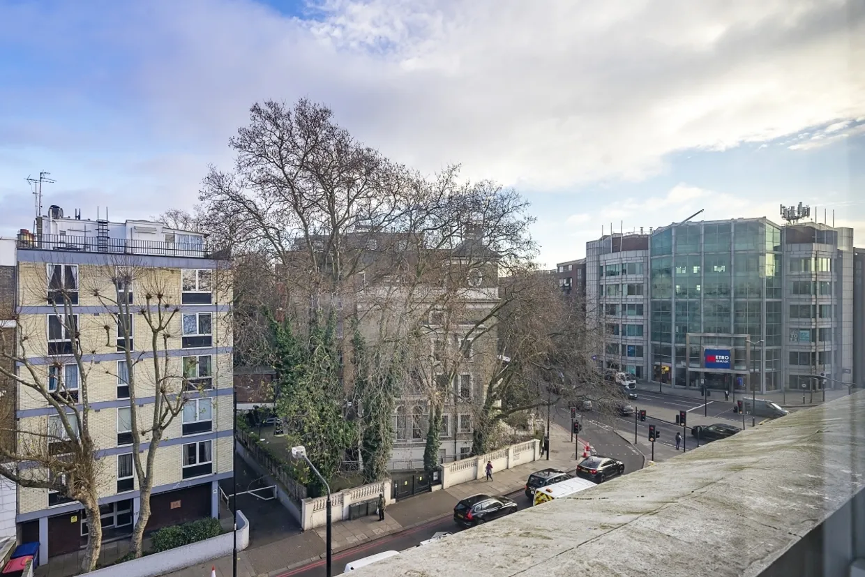 Earls Court Road London W8 photo 9