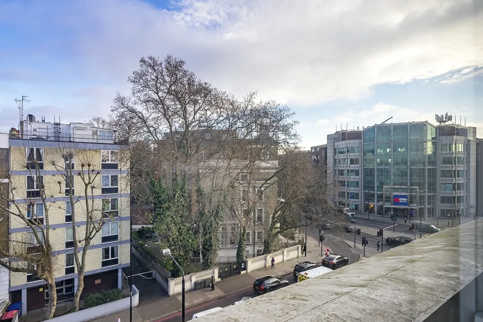 Earls Court Road London W8 photo 9