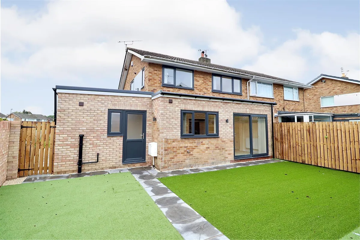 Beagle Ridge Drive, York