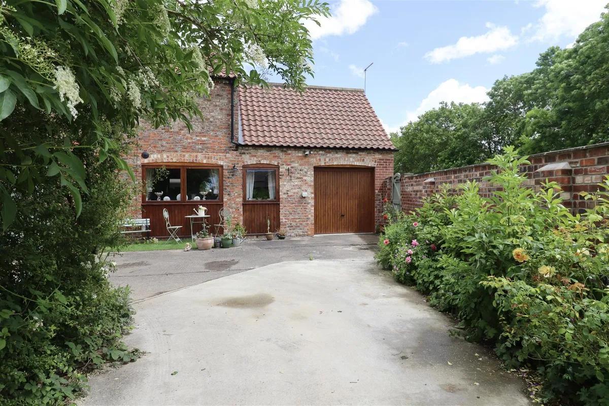 Main Road, Harlthorpe, Selby
