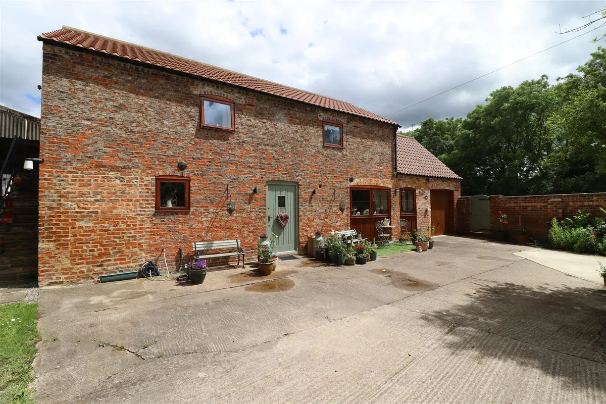 Main Road, Harlthorpe, Selby