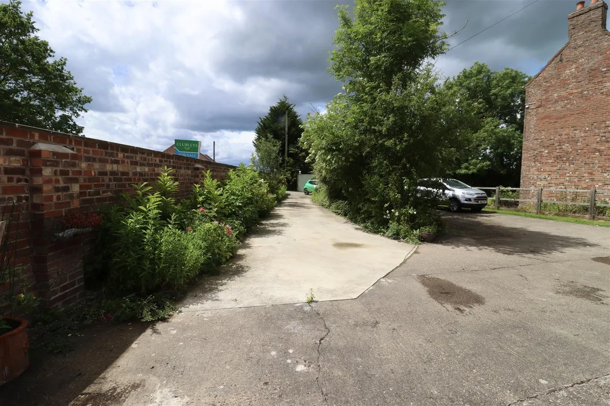 Main Road, Harlthorpe, Selby