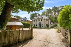 Frensham Vale, Farnham, GU10 photo 1
