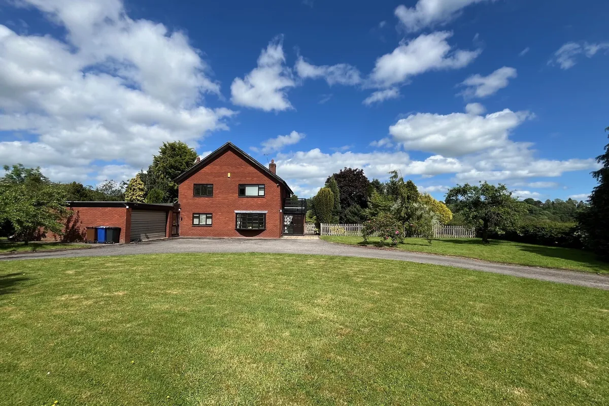 Main Road, Denstone