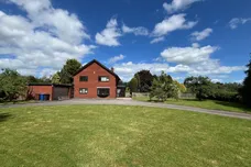 Main Road, Denstone