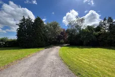 Main Road, Denstone