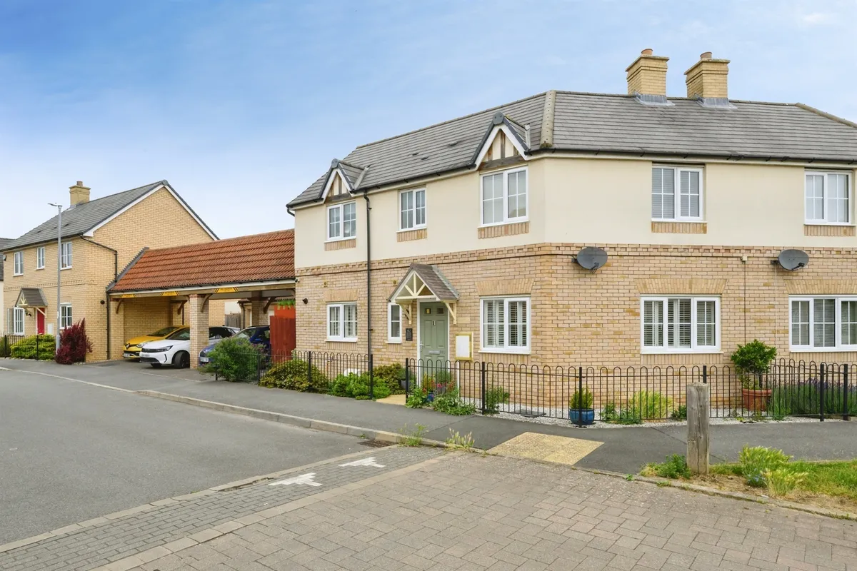 Rowell Way, Sawtry, HUNTINGDON