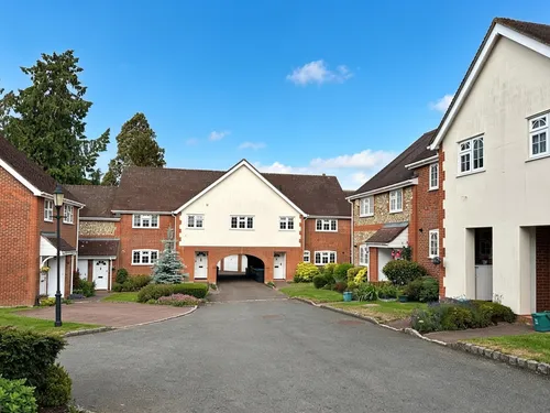 Dunsley Place, Tringphoto