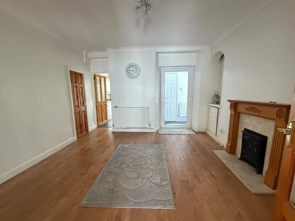 Property carousel item 4