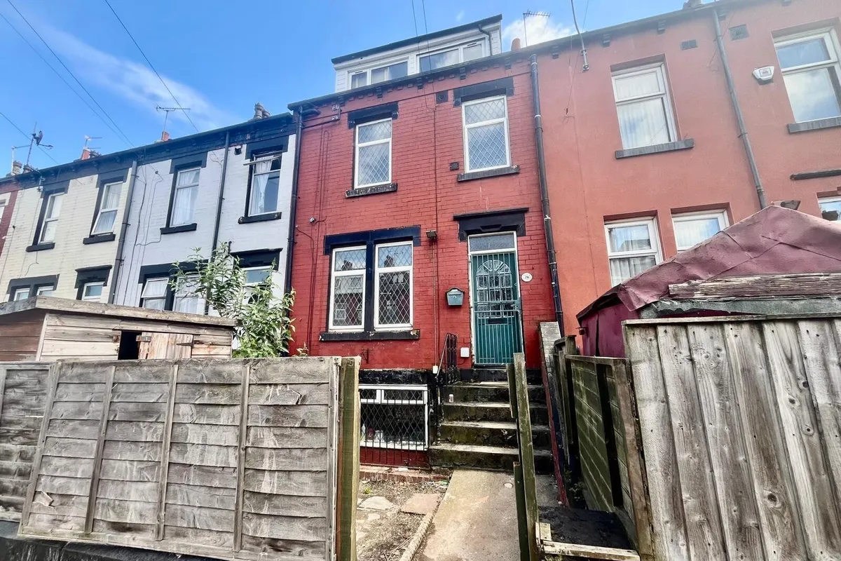 Longroyd Avenue, LEEDS