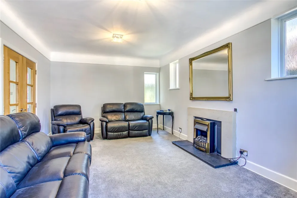 Property carousel item 4