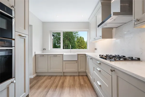 Meadow Drive, Prestbury, SK10 photo 2