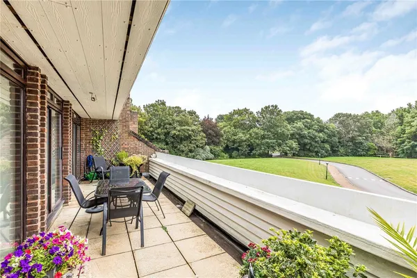 Tollhouse Close, Chichester, PO19 photo 7