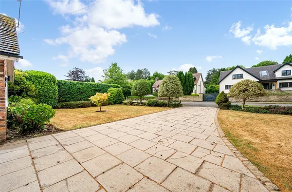 Meadow Drive, Prestbury, SK10 photo 15
