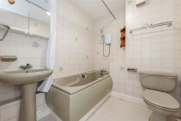 Tollhouse Close, Chichester, PO19 photo 12