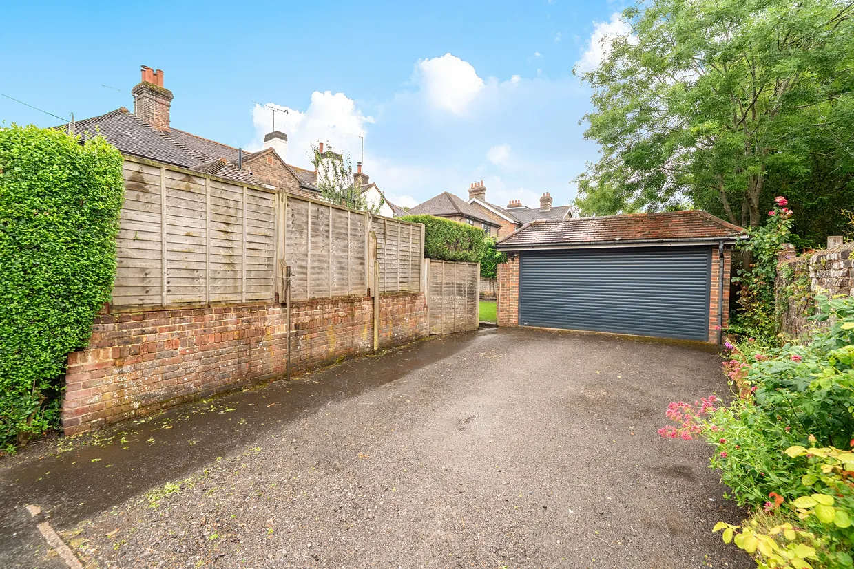 Whitemans Green, Cuckfield, RH17 photo 17