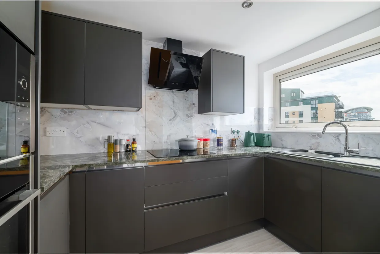 Arnhem Place, London, E14 photo 4