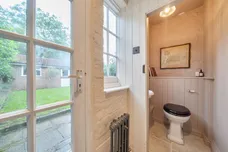 Whitemans Green, Cuckfield, RH17 photo 8