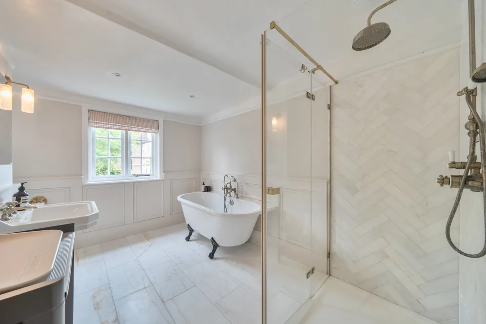 Whitemans Green, Cuckfield, RH17 photo 12