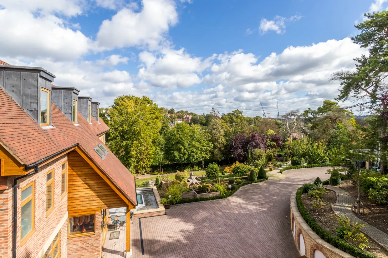 Furze Hill, Purley, CR8 photo 31