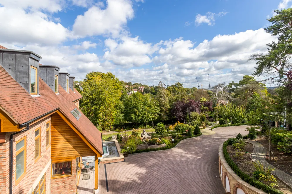 Furze Hill, Purley, CR8 photo 31