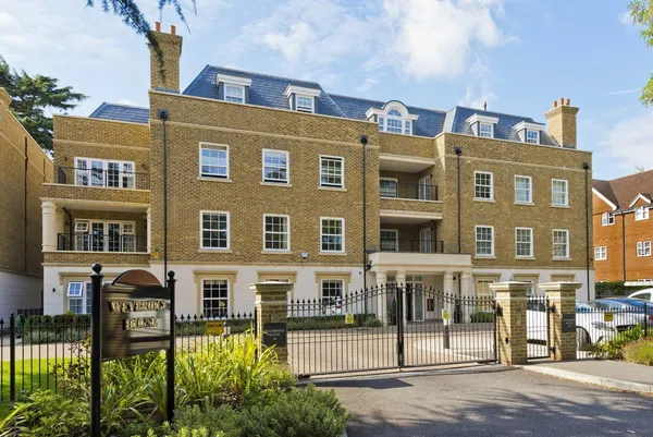 Queens Road, Weybridge, KT13 photo 1
