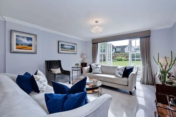 Queens Road, Weybridge, KT13 photo 2