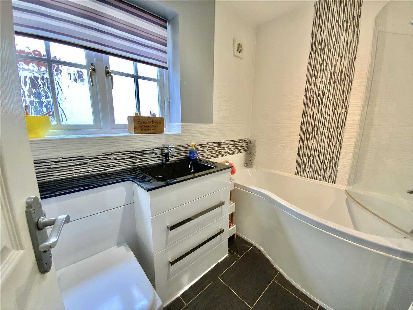 Tennant Close, Grange Farm, Milton Keynes Image 15