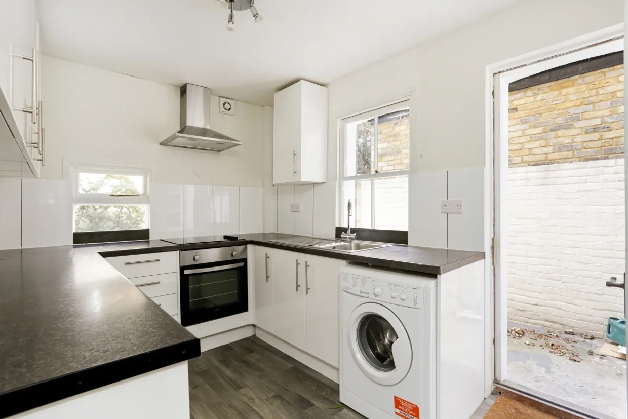 Tyneham Road, London, SW11 photo 2