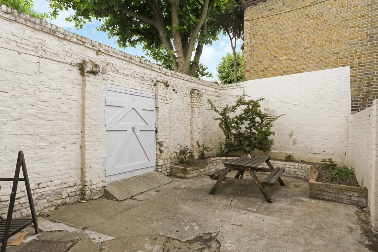 Tyneham Road, London, SW11 photo 4