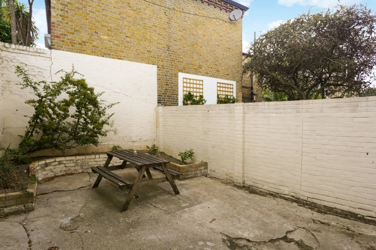 Tyneham Road, London, SW11 photo 11