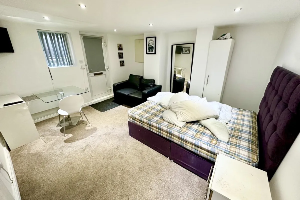 Brownhill Crescent, LEEDS