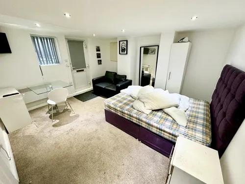 Brownhill Crescent, LEEDSphoto