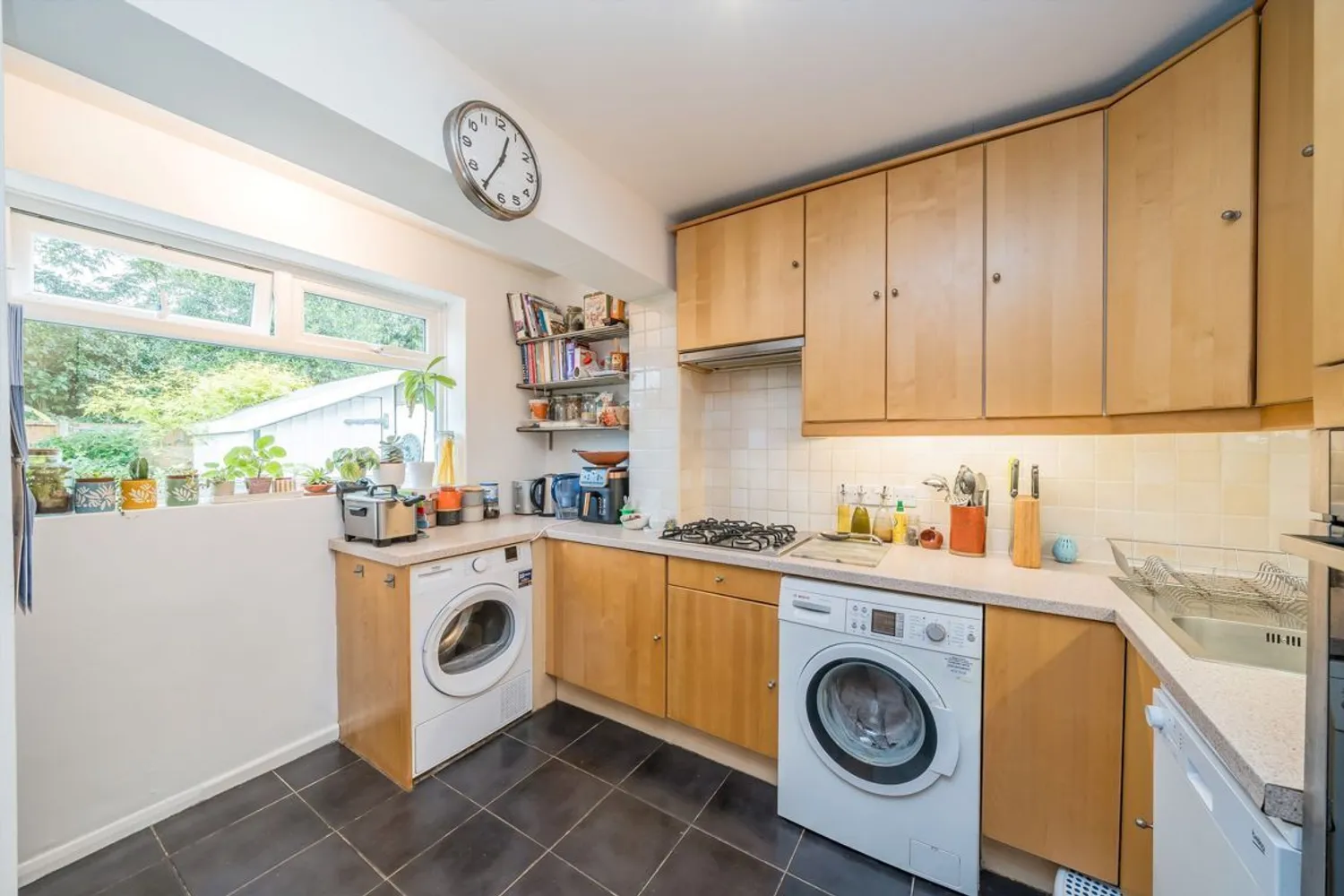 Brackley, Weybridge, KT13 photo 3