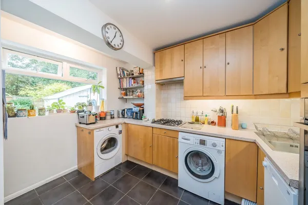 Brackley, Weybridge, KT13 photo 3