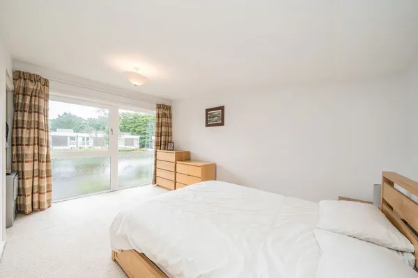 Brackley, Weybridge, KT13 photo 5