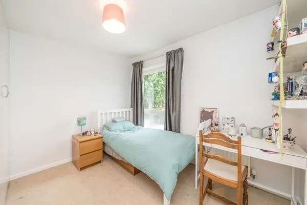 Brackley, Weybridge, KT13 photo 6
